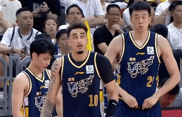 19分领先被翻盘！杜锋2.5分创赛季新低，广东王朝裂痕刺痛老球迷