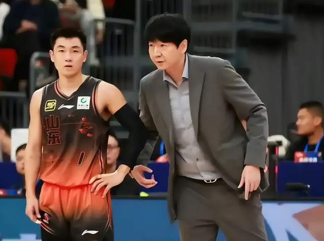 CBA最差教练非他莫属？2大投手被用成废人，鲁媒名记支招：共3点