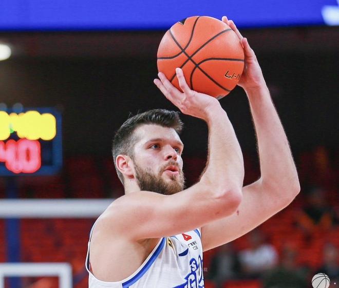 广东今日早报！新大外仍未注册，杜锋带全队聚餐，提前锁定前五