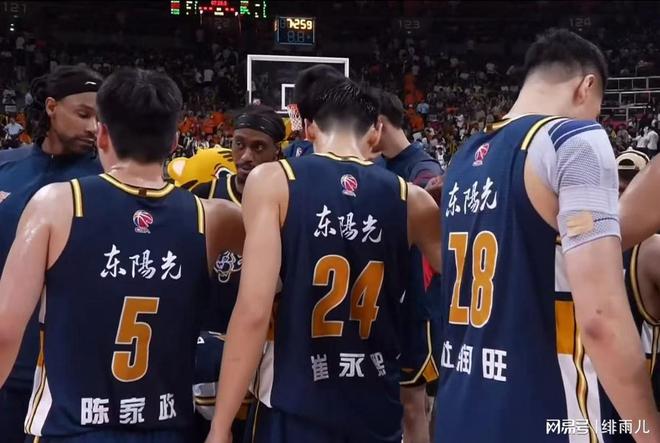 广东队爆发内讧？杜锋公开抱怨惨遭“架空”，换帅基本成定局！