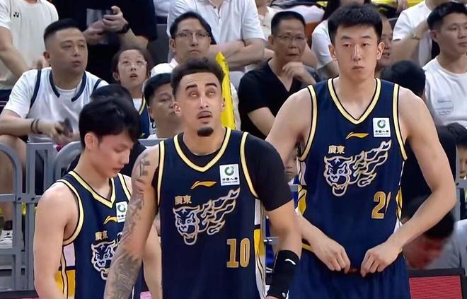 广东男篮不敌福建，两大劣势明显，球员评分：杜锋杜润旺2.5分！