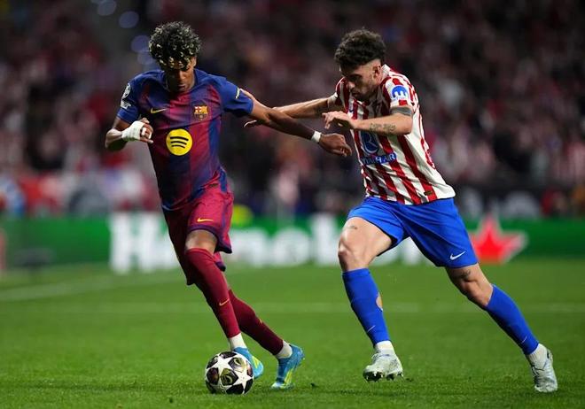 23岁后卫硬扛"恶魔"：一张7分评分里的欧冠生存战