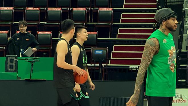 突发！哈维缺阵，牙哥进入12人大名单，辽篮3外援出战,郭士强观摩