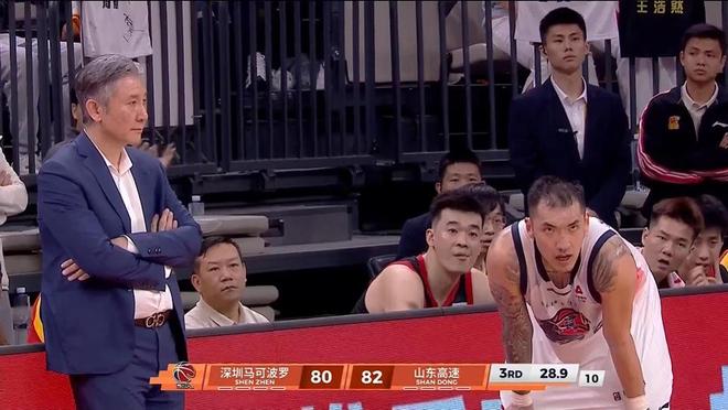 爆冷！终结15连胜，郭士强见证：山东男篮止5连败，高诗岩太尴尬