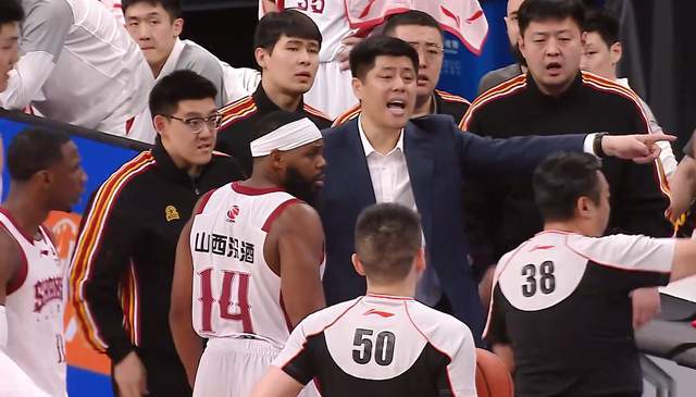 禁赛3场，罚款6万！CBA少帅为何遭重罚？原因曝光，影响季后赛