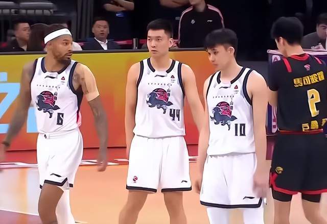 高诗岩缺阵，山东赢了，爆冷掀翻联盟第3，终结5连败，邱彪懂了吧