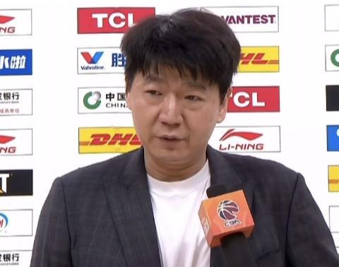 结束五连败，邱彪：主要贺希宁没打，困难时期感谢这帮兄弟们