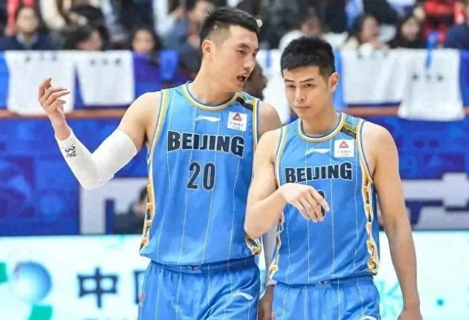 33岁老将高效砍8分9板3助，球迷：退役后去当助教，就教无球跑动