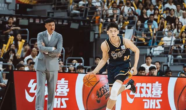 是真的吗？广东遭18分逆转，专家暗示打假球：杜锋或挑季后赛对手