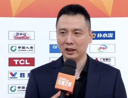 卢伟：两名大外缺席大家把状态调整得很好，希望季后赛能保持住