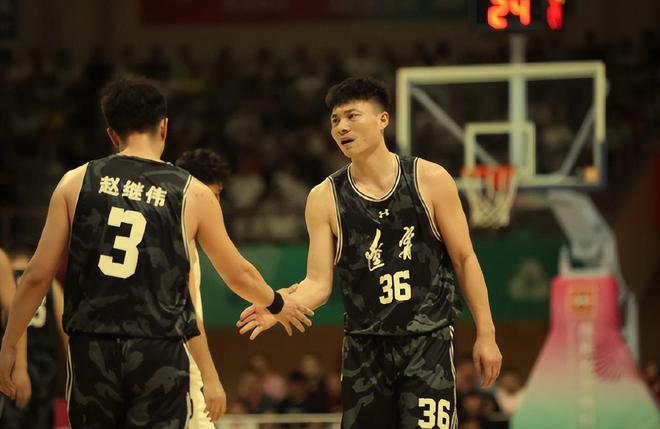 队长11+4+2尽力了！莱迪24+13可圈可点，弗格32+7，辽篮两连败