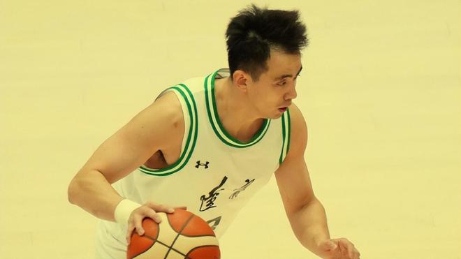 赵继伟6+2!鄢手骐4分,莱迪16+4,张镇麟4+1,弗格14+4,辽篮落后20分