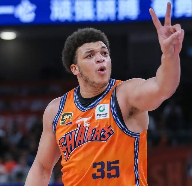 CBA最新消息！上海男篮大将常规赛报销，北京首钢签约顶级后卫