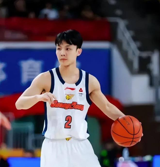 广东3国手状态咋打季后赛？徐杰胡明轩梦游，崔永熙打4号位狂铁！