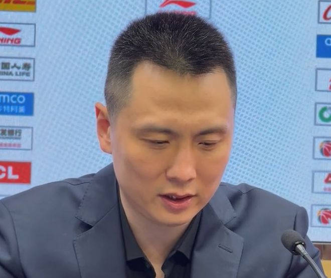胜辽宁发布会！卢伟亲承每个人状态不错，弗格直指辽宁传统强队！