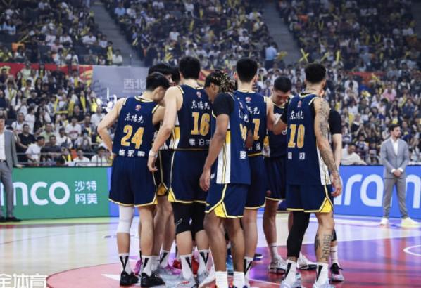 媒体人：广东队滑落至第五不能只怪杜锋，阵容先天就有短板