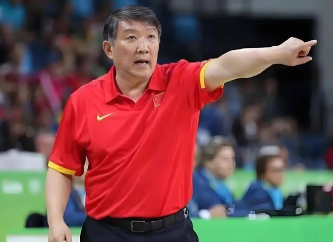 女篮国家队怪相：练的不打打的不练 大学生暂难挑大梁