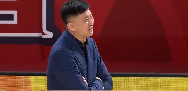 杜锋被他坑惨了！没篮还偏要投，假摔+7中1，遭调侃最佳退步球员