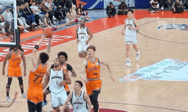 34分血洗四冠王！上海七人得分上双，辽宁王朝黄昏？