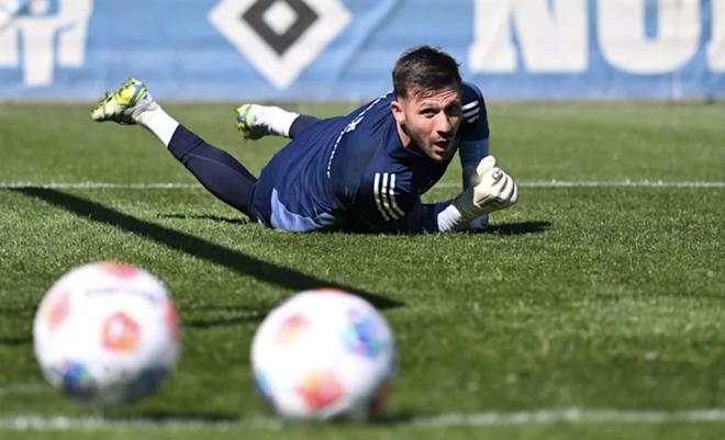 图片报：汉堡和门将霍伊尔就续约有分歧，球员关注拜仁的兴趣