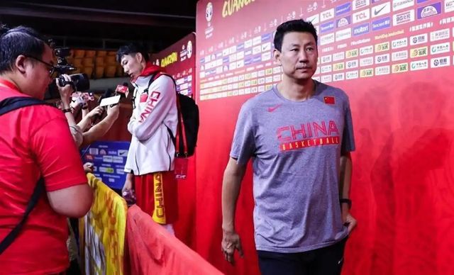 杨毅评当年CBA假球：李春江被上海队球员做掉，李楠成为牺牲品