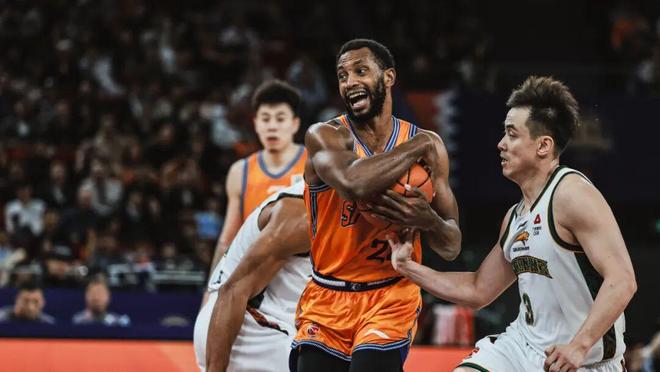 上海男篮主场全胜了，但有点开心不起来