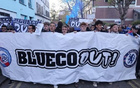 不满运营策略，切尔西球迷聚集抗议：BlueCo滚出去！