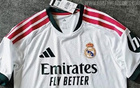 皇马下赛季主场球衣谍照：经典纯白+绿粉撞色，科技面料升级