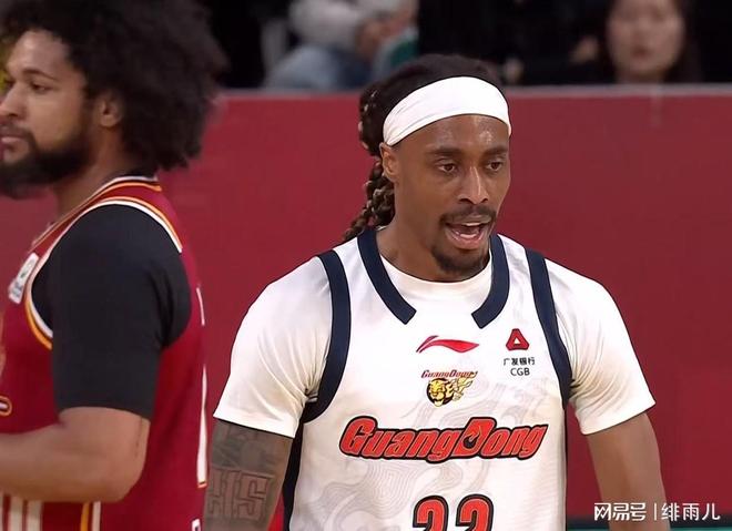 麦考尔留下+萨姆纳离队？拉科塞维奇正式加盟广东队，总决赛稳了