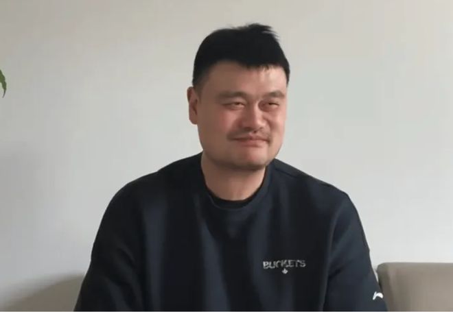 姚明给王治郅送上了祝福！