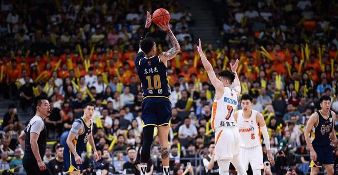 广东男篮今日动态！麦考尔确定缺席，拉科上演首秀，焦泊乔地位不保