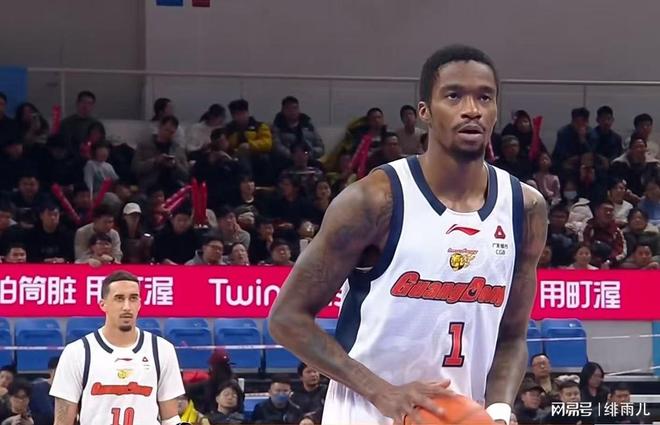 麦考尔正式留队！广东男篮敲定季后赛四外援，杜锋惨遭重大打击！