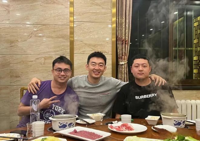 刘家成接班人？多次狮子大开口全砸手里，球迷：卖人都卖不明白