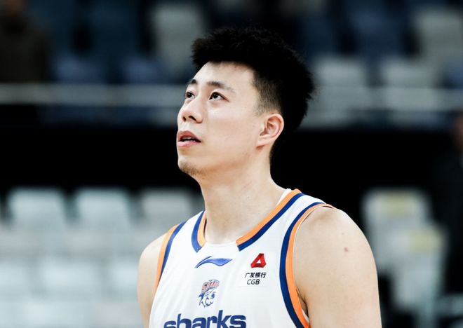 23连胜追平姚明时代纪录！残阵上海横扫山东 张镇麟9+6+7