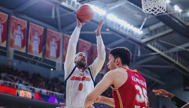 超级外援耍大牌！消极比赛，总经理和主教练却不敢裁