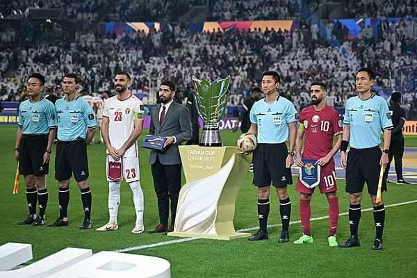 马宁、周飞表现获亚足联认可，将参与亚冠精英联赛决赛执法