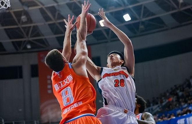 广东队收官三连败，新大外和他成唯二亮点，杜锋赛后表态