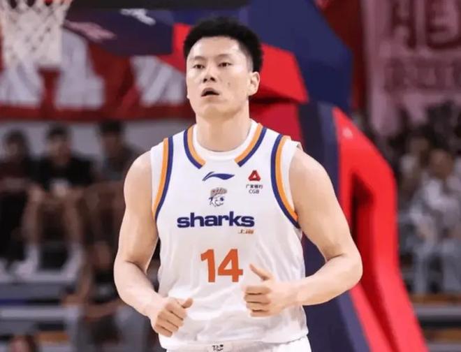 CBA最佳阵容3人成大赢家！李弘权逐步提升，庞峥麟+徐昕获认可！