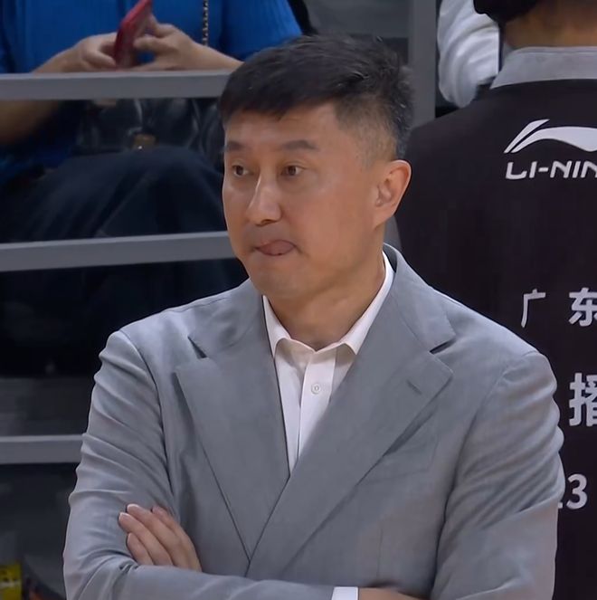 广东3消息！杜锋获最佳教练提名，胡明轩最新伤情，徐昕MVP第四