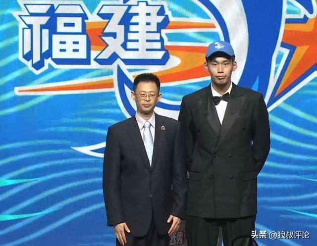 生不逢时！CBA状元杨曦皓无缘最佳星锐 场均1.7帽力压周琦本土第2