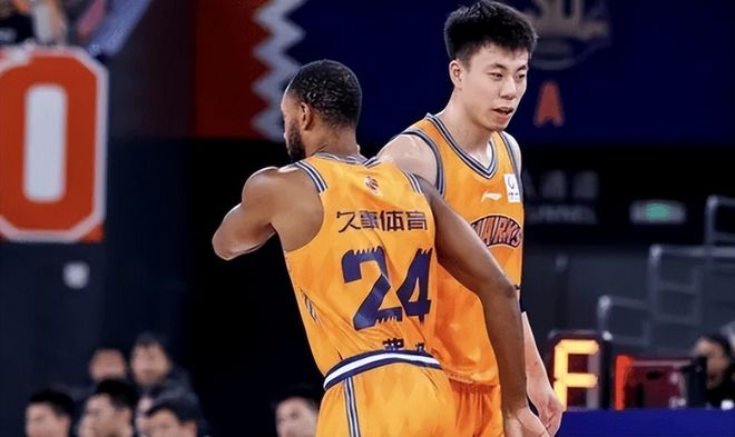 场均14.6分钟得11分！赛季初就被质疑，第4外援今成上海冲冠关键