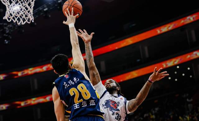 山东主场迎战辽宁胜负难料！克里斯成取胜关键，邱彪力争开门红