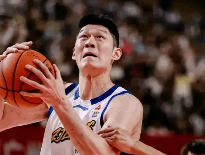 胡金秋：想尽量延续职业生涯，在CBA打到父子同场