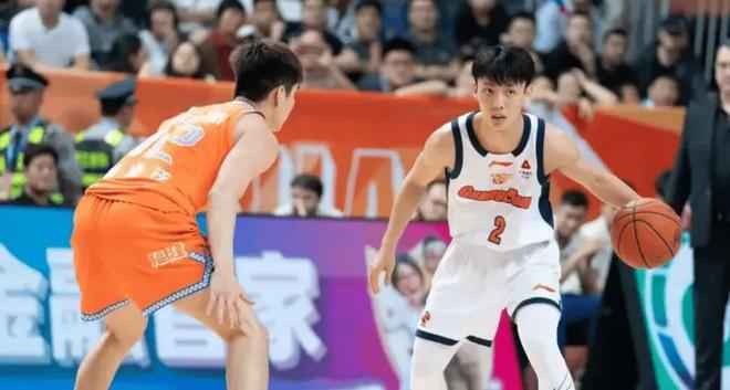 广东VS广州G1！崔永熙+4后卫成命脉，广州需威金顿+徐昕盘活全队