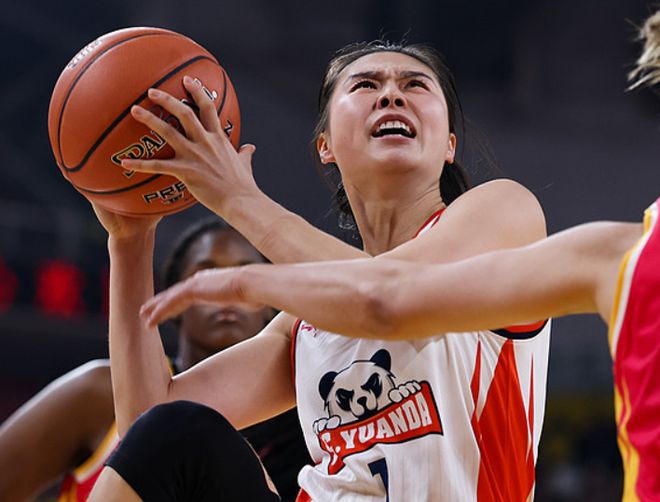 泪目！中国女篮30岁王牌造12分主宰末节：铸就4年3冠新王朝