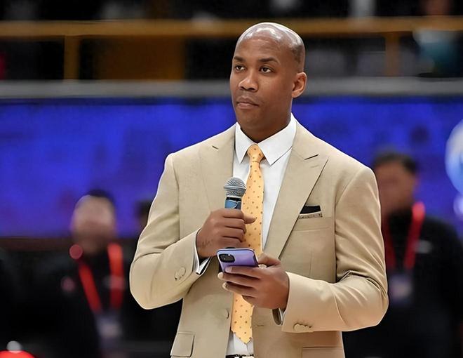 谁能夺得本赛季总冠军？马布里给出答案，看衰如日中天的上海队