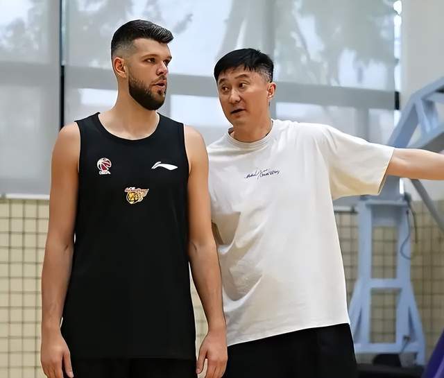 CCTV16直播！今晚7点半，CBA季后赛打响，广东德比，徐昕挑战杜锋