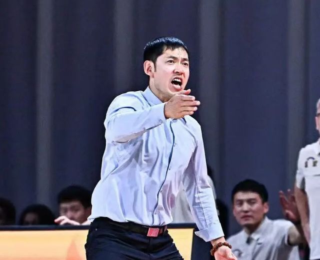 北控男篮大换血！更换主帅，15人合同到期，功勋外援续约