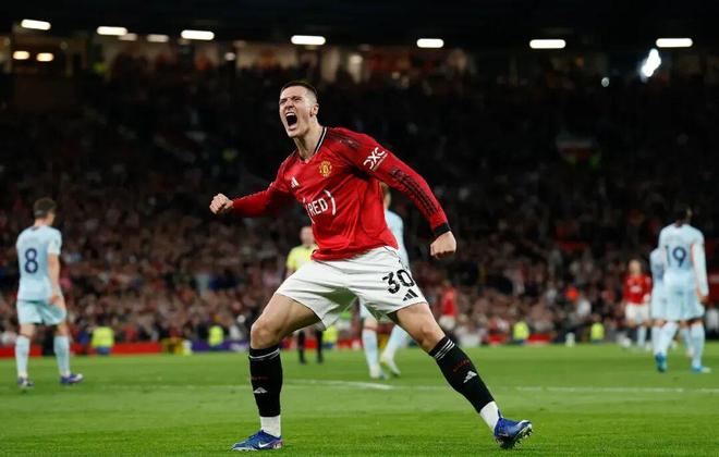 高价水货自我救赎，他已成曼联头号射手