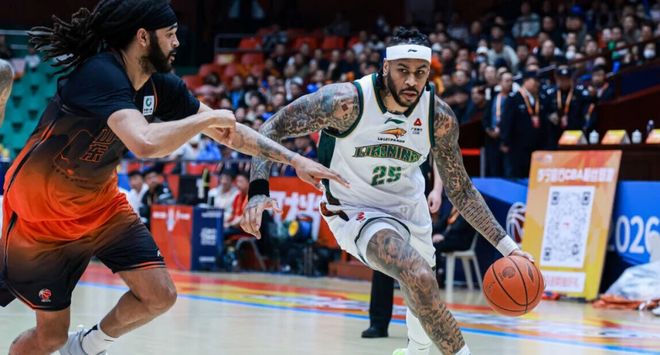 辽宁男篮今日动态更新！赵继伟状态神勇，莱迪训练之后主动加练，全队精神高度集中